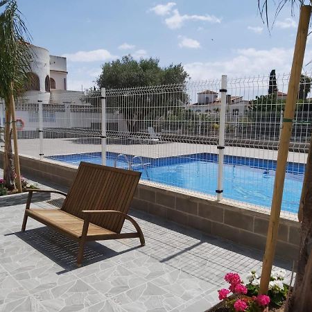 אמפוריבראבה Apartament Amb Piscina מראה חיצוני תמונה