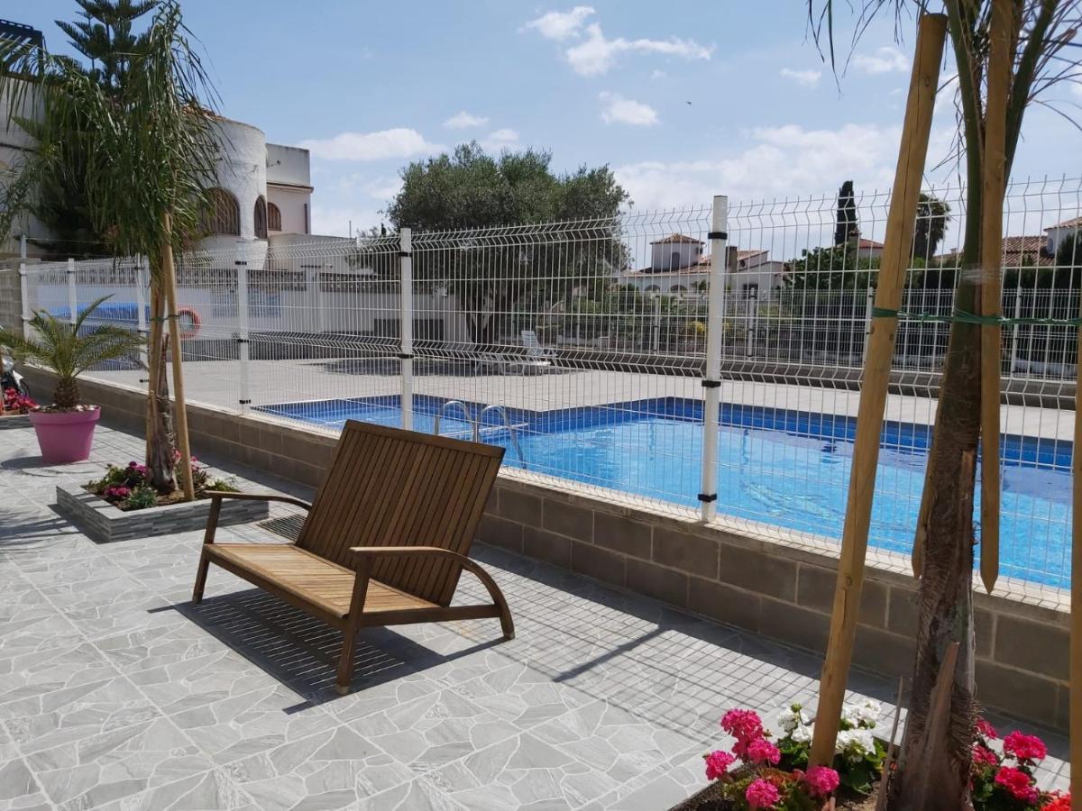 אמפוריבראבה Apartament Amb Piscina מראה חיצוני תמונה