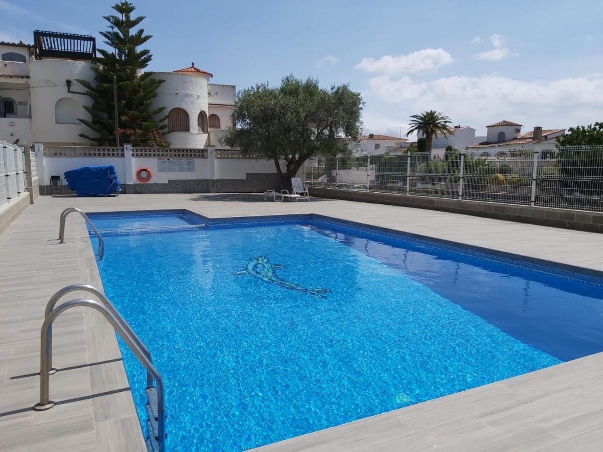 אמפוריבראבה Apartament Amb Piscina מראה חיצוני תמונה
