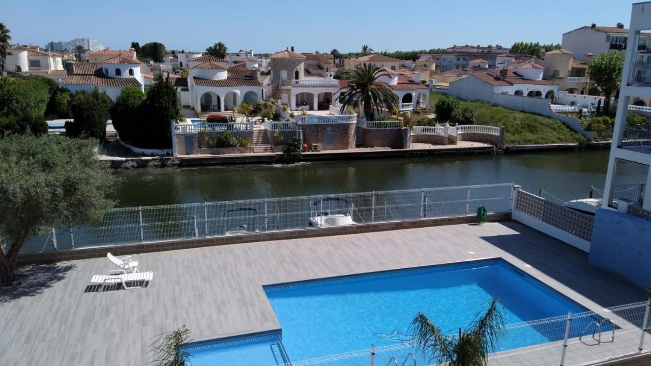 אמפוריבראבה Apartament Amb Piscina מראה חיצוני תמונה